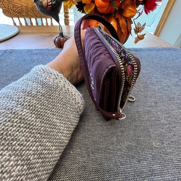 Vera Bradley Flap All in One Wallet Wristlet Wine Purple Solid Paisley Quilted - Picture 7 of 7
